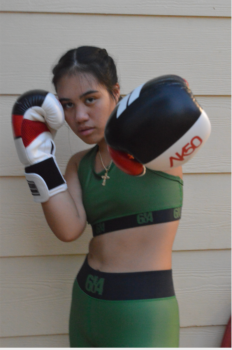 Model is sporting our green sports bra in size XS and matching Leggings in size Medium. Model is 5'3"
